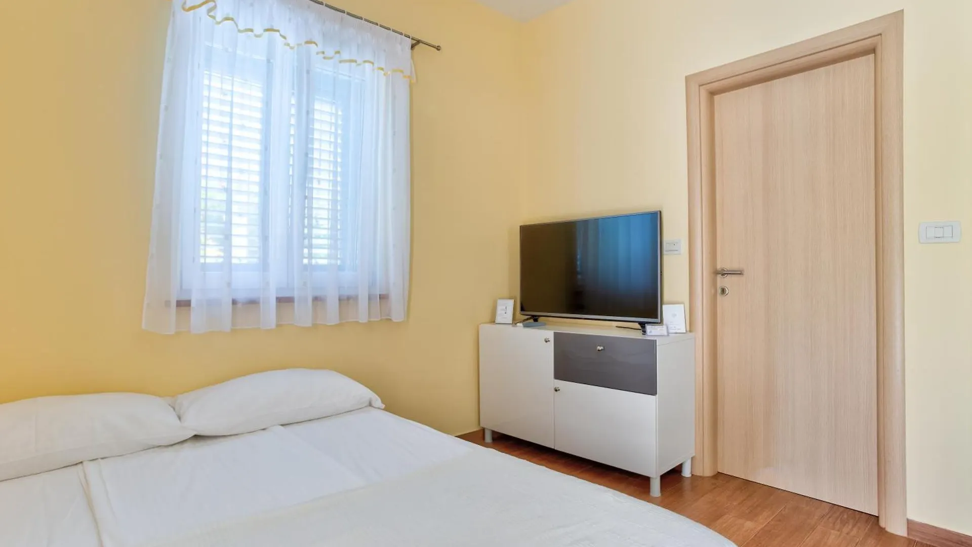 Villa Moletto Apartments With Sea View Lovrečica